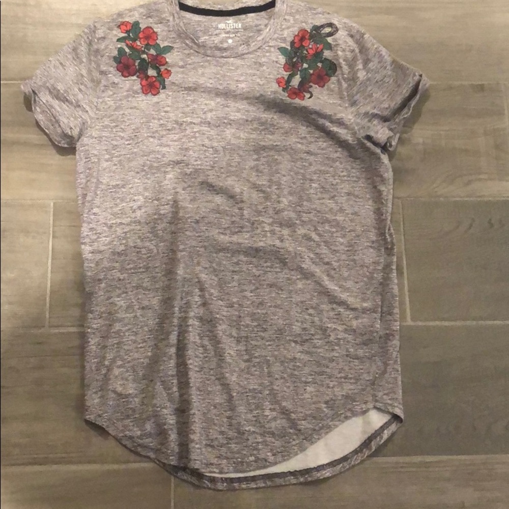 Gray curved hem tee